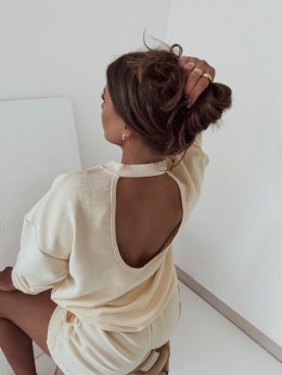Komplet dresowy krótkie spodenki + bluza z odkrytymi plecami Naomi I Banana