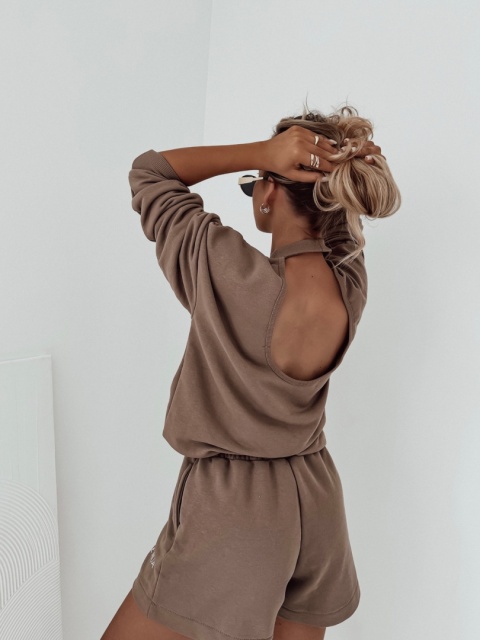 Komplet dresowy krótkie spodenki + bluza z odkrytymi plecami Naomi I Fango Komplet dresowy krótkie spodenki + bluza z odkrytymi plecami Naomi I Fango