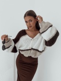 Sweter / Kardigan z wełną i złotym guzikiem Noelia I Czekoladowy