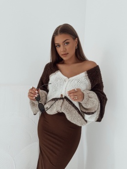 Sweter / Kardigan z wełną i złotym guzikiem Noelia I Czekoladowy